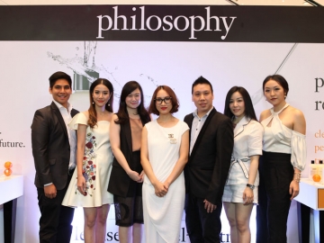 เปิดตัว : ชลิตา พัฒนเจริญ กรรมการ บริษัท ลักซ์ เอเชีย (สยาม) จำกัด และ 
Alvin Loke - Regional Traning Manager (Coty Asia) ร่วมจัดงานเปิดตัว
ผลิตภัณฑ์ดูแลผิวพร้อมบำรุงล้ำลึก 3 สเต็ป Cleanse Peel Treat (CPT) สู่ผิวใส
แข็งแรงสุขภาพดี โดยมี พิมพลอย พงษ์ภักดี ผู้จัดการส่วนบริหารสินค้า จาก  เดอะมอลล์ กรุ๊ป พร้อมด้วยเหล่าคนดังหน้าใสมาร่วมงาน ณ บิ้วตี้ฮอลล์ พารากอน