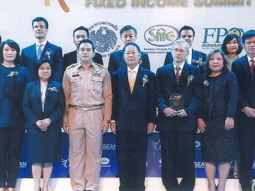 สัมมนา : วิสุทธิ์ ศรีสุพรรณ รัฐมนตรีช่วยว่าการกระทรวงการคลัง เป็นประธานพิธีเปิด “งานสัมมนาตลาดตราสารหนี้แห่งเอเชีย ครั้งที่ 3” จัดโดย บรรษัทตลาดรองสินเชื่อที่อยู่อาศัย (บตท.) รัฐวิสาหกิจสังกัดกระทรวงการคลัง ณ ห้องแกรนด์บอลรูม โรงแรมแชงกรี-ลา กรุงเทพฯ โดยมี ดร.สมชัย สัจจพงษ์, ดร.พิสิฐ ลี้อาธรรม และ บัณฑรโฉม แก้วสอาด มาร่วมงาน