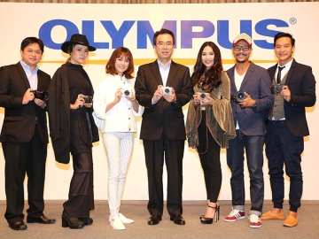 เปิดตัวผลิตภัณฑ์ใหม่ : ชินโช อิเคดะ กรรมการบริษัทและผู้จัดการฝ่ายผลิตภัณฑ์กล้องถ่ายภาพและอุปกรณ์อิเล็กทรอนิกส์ บริษัท โอลิมปัส (ประเทศไทย) จำกัด จัดงานเปิดตัวกล้อง “โอลิมปัส เพน อี-พีแอล 8” เหมาะสำหรับผู้หญิง และ 3 เลนส์คุณภาพ พร้อมแฟลช รวมถึงแอพพลิเคชั่นปรับแต่งภาพ ณ ห้องบอลรูม 1 โรงแรม เอส 31 ถนนสุขุมวิท