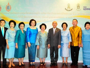ฯพณฯ องคมนตรี ศ.เกียรติคุณ นพ.เกษม วัฒนชัย พร้อมด้วย ท่านผู้หญิงฉัตรแก้ว นันทาภิวัฒน์, ท่านผู้หญิงอังกาบ บุณยัษฐิติ ผจก. และ
ผอ.โรงเรียนจิตรลดา, คุณหญิงปัทมา ลีสวัสดิ์ตระกูล ประธานชมรมผู้รู้คุณแผ่นดิน,คุณหญิงจามรี สนิทวงศ์ ณ อยุธยา, 
ม.ล.ปนัดดา ดิศกุล รมต.ประจำสำนักนายกรัฐมนตรี, คุณหญิงผะอบทิพย์ ศาตะมาน, คุณหญิงอุไรวรรณ สวัสดิศานต์ และ สานนท์ พรหมผลิน นายกสมาคมนักเรียนเก่าโรงเรียนจิตรลดา ร่วมในงานปาฐกถาเฉลิมพระเกียรติฯ
