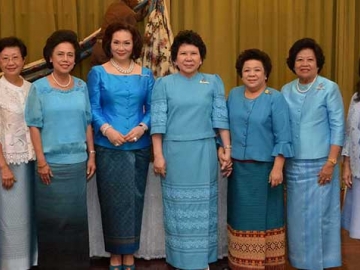 คุณหญิงปัทมา ลีสวัสดิ์ตระกูล, คุณหญิงอุไรวรรณ สวัสดิศานต์ และกรรมการสมาคมศิษย์เก่าเซนต์โยเซฟฯ, สมาชิกชมรมผู้รู้คุณแผ่นดิน อาทิ เบญจมาศ รุจิรวงศ์, จรรยา เฮงตระกูล, 
จิราภรณ์ เสาวลักษณ์,อภิณัฐพร ปิยานุลักษณ์, เกศศรี วิชชุประภา, ยุพดี สัตตะรุจาวงษ์