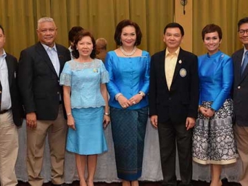 คุณหญิงปัทมา ลีสวัสดิ์ตระกูล, วิภาวรรณ สงค์สมบัติ, ณัฏฐพร เอื้อมพรวนิช และ สานนท์ พรหมผลิน 
นายกสมาคมนักเรียนเก่าโรงเรียนจิตรลดา และกรรมการ