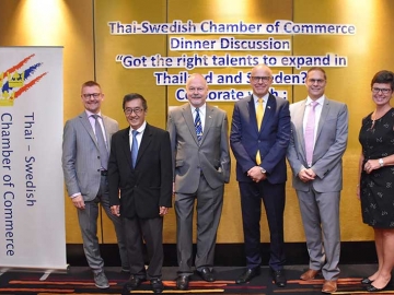 ธุรกิจการค้า : ฯพณฯ มร.สเต็ฟฟาน แฮร์สตร็อม เอกอัครราชทูตราชอาณาจักรสวีเดนประจำประเทศไทย เปิดงาน “Got the right talents to expand in Thailand and Sweden” โดยมี มร.แจน อีริคสัน ประธานหอการค้าไทย-สวีเดน, ประทีบ เลี่ยวไพรัตน์ กรรมการผู้จัดการใหญ่-บริษัท ทีพีไอโพลีน จำกัด (มหาชน) ร่วมงาน ณ ห้องสุขุมวิท 5 โรงแรมแลนด์มาร์ค กรุงเทพฯ