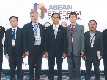 ประชุม : ดร.พิเชฐ ดุรงคเวโรจน์ รัฐมนตรีว่าการกระทรวงวิทยาศาสตร์และเทคโนโลยี เป็นประธานเปิดการประชุม อาเซียน เอส ที ไอ ฟอรัม 2559 ในหัวข้อ “ร่วมกำหนดอนาคตนวัตกรรมอาเซียน” ณ ห้องแกรนด์บอลรูม โรงแรมแชงกรี-ลา กรุงเทพฯ