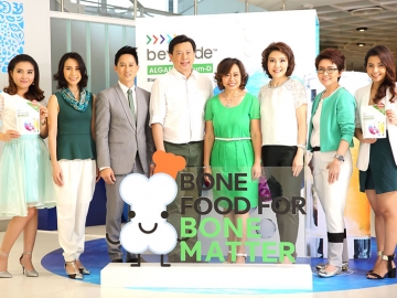 แนะนำ : สุชาดา ธีรวชิรกุล ประธานบริหาร ยูนิลีเวอร์ เน็ทเวิร์ค บริษัท ยูนิลีเวอร์ไทย เทรดดิ้ง จำกัด จัดงานเปิดตัวผลิตภัณฑ์เสริมอาหารใหม่ “บียอนด์ แอลจี้ แคลเซียม-ดี” สำหรับผู้ที่ต้องการเสริมแคลเซียมให้แก่ร่างกาย โดยมี มนต์ชัย เดโชจรัสศรี, อดิศรา วัลลภศิริ, ดร.พงศกรพัฒน์ อรุโณทยานันท์, ศันสนีย์ ทรงเกียรติธนา, สุภาภรณ์ ฤกษ์พูลสวัสดิ์, ฉัตรแก้ว สายทอง และ ทิวัสกร สุทธิลออ ร่วมงาน ณ ยูนิลีเวอร์ เฮาส์ ถนนพระราม 9