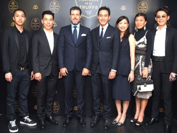 เปิดร้านอาหารฝรั่งเศส : กมลสุทธิ์ ทัพพะรังสี พร้อมด้วย วราวุธ เลาหพงศ์ชนะ, อภิชาติ ลีนุตพงษ์ และ สราลัญ วัชรพล จัดงานกาล่าดินเนอร์ฉลองเปิดร้าน เมซอง เดอ ลา ทรูฟ ร้านอาหารฝรั่งเศส ต้นตำรับทรัฟเฟิลชื่อดังระดับตำนานกว่า 84 ปี ประจำกรุงปารีส โดยมี ฮามอน มัค-คอน เจ้าของร้านจากกรุงปารีส มาร่วมงาน ณ ร้าน Maison de la Truffe ทองหล่อ ซอย 9