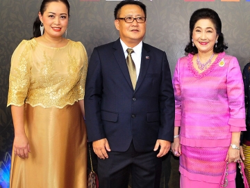 เสฎฐวุฒิ จันทร์วาววาม รองกก.ผอ.ใหญ่ บมจ.อสมท ร่วมสถาบันธรรมศาสตร์ กับ ผาณิต พูนศิริวงศ์ และ ภัทร ภมะราภา