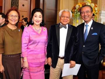 ธารทิพย์ ศิรินุพงศ์, ผาณิต พูนศิริวงศ์, รศ.ดร.สุกรี เจริญสุข คณบดีวิทยาลัยดุริยางคศิลป์ ม.มหิดล และ พลภัทร สุวรรณศร ผอ.สำนักประสานงานภายนอก บมจ.ไทยเบฟเวอเรจ