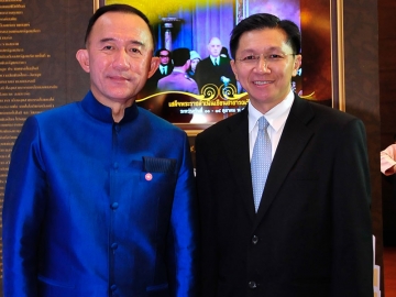 ม.ล.ปนัดดา ดิศกุล รมต.ประจำสำนักนายกรัฐมนตรี 
และ ธวัชชัย กฤติยาภิชาตกุล กก.ผจก.บจ.โกลบอล
อินเตอร์คอมมิวนิเคชั่น