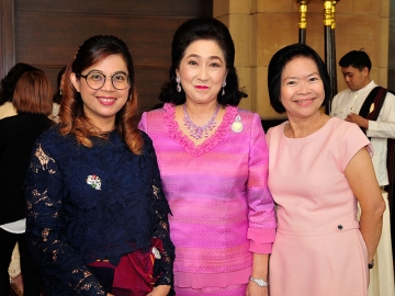 วีรณา ไวถนอมสัตว์, ผาณิต พูนศิริวงศ์ และ พัชรินทร์ 
เศวตสุทธิพันธุ์ ผู้ดูแลงานด้านข่าวและการประชาสัมพันธ์
มูลนิธิชัยพัฒนาและมูลนิธิอุทกพัฒน์ฯ