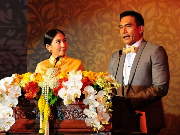 สองพิธีกรในงาน ศรัยฉัตร กุญชรฯ และ พ.อ.วันชนะ 
สวัสดี