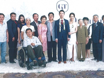 ฉลองสมรส : จักรพันธ์-รุ่งฤดี วรอาคาร ร่วมงานเลี้ยงฉลองมงคลสมรสระหว่าง อรรัมภา เงินโสภา บุตรี สมพงษ์-บุบผา เงินโสภา กับ วิทวัส หอกิตติกุล บุตร สันติ-ทัศนีย์ หอกิตติกุล ณ ห้องรอยัลมณียาบอลลูน โรงแรมเรเนซองส์ กรุงเทพฯ