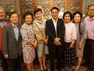 ยินดีรับตำแหน่ง : ศรีวิกรม์ รุ่น 9 ร่วมกันแสดงความยินดีกับ คันฉัตร ตันเสถียร ในโอกาสได้เป็น ผู้ว่า จ.สมุทรสงคราม และ รศ.สพญ.ดร.อัจฉริยา ไศละสูต จุฬาลงกรณ์มหาวิทยาลัย เป็นศาสตราจารย์ โดยมีประธานรุ่น ลัดดา วิศวผลบุญ,สมชาย พิเชษฐพันธ์,ชัยวัฒน์ วงศ์ศรีชนาลัย รองประธานรุ่น และ อ.วิชัย ศรีสุมาลย์ มาร่วมยินดีอย่างคับคั่ง ณ ห้อง southern ภัตตาคาร
สเตลล่า โรงแรมใบหยก 2