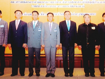 เสวนา : พล.ท.ชัยยุทธ พร้อมสุข ประธานคณะกรรมาธิการการทรัพยากรธรรมชาติและสิ่งแวดล้อม สภานิติบัญญัติแห่งชาติ เป็นประธานเปิดการเสวนาวิชาการเรื่อง “ขยะในทะเล...ขยะบกตกทะเล...จะแก้ไขอย่างไร” โดยมี พล.อ.นิพัทธ์ ทองเล็ก, พล.ร.อ.วีระพันธ์ สุขก้อน, กฤษณ์ธวัช นพนาคีพงษ์ และ ดร.ขวัญฤดี โชติชนาทวีวงศ์ มาร่วมด้วย ณ ห้องบอลรูม โรงแรมดิ เอมเมอรัลด์