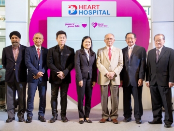 วันหัวใจโลก : พญ.ปรมาภรณ์ ปราสาททองโอสถ ประธานคณะผู้บริหารกลุ่ม 1 และผู้อำนวยการโรงพยาบาลกรุงเทพ ร่วมกับ นพ.ประดับ สุขุม ผู้อำนวยการโรงพยาบาลหัวใจกรุงเทพเป็นประธานเปิดงาน “Master Heart Care Station” สถานีเติมพลังพร้อมดูแลหัวใจอย่างมืออาชีพเนื่องในวันหัวใจโลก ณ โถงชั้น 1 โรงพยาบาลกรุงเทพ