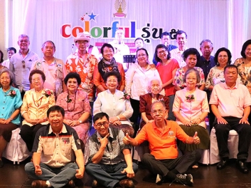 รวมรุ่น 5 : พันธ์พิไล ใบหยก รองประธานกลุ่มใบหยก นัดสังสรรค์เพื่อนศิษย์เก่าโรงเรียนสาธิตจุฬาฯ รุ่น 5 โดยมี กรรณิกา ดำรงวงศ์ กรรมการสภาวิทยาลัยชุมชนนราธิวาส, นพพร ประโมจนีย์ กก.ผจก.โรงพิมพ์ธนบัตรธนาคารแห่งประเทศไทย และ ผศ.พรรณี มนัสไพบูลย์ ร่วมงาน ที่โรงแรม ใบหยกสกาย