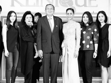 ฉลองความสำเร็จ : พล.ต.ม.จ.จุลเจิม ยุคล เป็นประธานในงาน “No.1 Celebration The Ulthera Lifting Winner in Asia-Pacific” ฉลองรางวัล The Winner of Golden Records Award 2016 ของ THE KLINIQUE พร้อมด้วย หม่อมอัญชลี ยุคล ณ อยุธยา,ม.ร.ว.แม้นนฤมาศ ยุคล โดยมี พิมพิศา จิราธิวัฒน์,ปัทมวดี เสนาณรงค์,โอบอุ้ม รสรินทร์ ชุมสาย ณ อยุธยา,สินจัย เปล่งพานิช และปกรณ์ ฉัตรบริรักษ์ ร่วมแสดงความยินดี ณ เซ็นทรัล เวสต์เกต