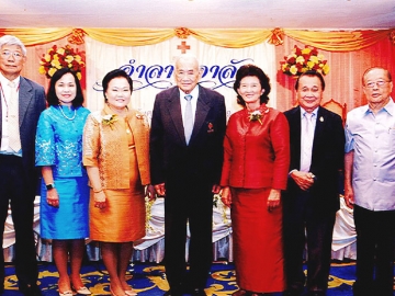 อำลา-อาลัย : แผน วรรณเมธี เลขาธิการสภากาชาดไทย เป็นประธานในพิธีเลี้ยงอำลา-อาลัย ให้แก่ ผู้เกษียณอายุของสภากาชาดไทย ประจำปี 2559 อาทิ พญ.จุฑาทิพย์ นิรุตติรักษ์, กาญจนี โอภาทิพากร โดยมี นพ.พินิจ กุลละวณิชย์, ประวิทย์ คล่องวัฒนกิจ, จำนง แสงมหาชัย และ นนทิยา แก้วเกตุ มาร่วมงาน ณ ห้องราชมณเฑียร โรงแรมมณเฑียร กรุงเทพฯ ถนนสุรวงศ์