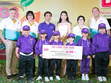 ดีจี แคร์ ฟอร์ คิดส์ :
มร.ซีรีล เบอร์แมน ประธาน กก.บจ.แปซิฟิค เฮลธ์แคร์ (ไทยแลนด์) 
จัดโครงการดีจี แคร์
ฟอร์ คิดส์ มอบผลิตภัณฑ์
นมแพะผงดีจี นำเข้าจากประเทศนิวซีแลนด์ มูลค่า 60,000 บาท 
แก่ สุรชัย ก้งซุย เจ้าหน้าที่
โครงการพัฒนาเด็ก มูลนิธิ
ซี.ซี.เอฟ. เพื่อเด็กและเยาวชน ในพระราชูปถัมภ์สมเด็จพระเทพรัตนราชสุดาฯ สยามบรม
ราชกุมารี โดยมี เบญจวรรณ เบอร์แมน, มร.พาทริค โรมัน บรูล์มาน และ ดารา
มีนะวาณิชย์ เข้าร่วมงาน ณ ศูนย์การค้าสยามพารากอน