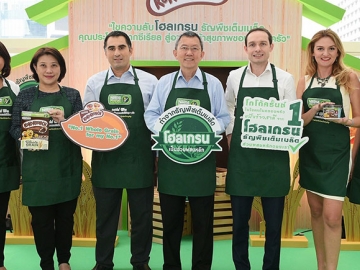 ส่งเสริมโภชนาการเด็ก :
นภดล ศิวะบุตร ผอ.
บริหาร ฝ่ายองค์กรสัมพันธ์ 
บจ.เนสท์เล่ (ไทย) และ เดวิด คาร์เตอร์ ผจก.
ประจำประเทศไทย หน่วยธุรกิจอาหารเช้าซีเรียล
ภูมิภาคอินโดไชน่า จัดกิจกรรม “ไขความลับ
โฮลเกรน ธัญพืชเต็มเมล็ด
คุณประโยชน์จากซีเรียล
สู่อาหารเช้าสุขภาพของครอบครัว” ให้แก่นักกำหนดอาหารนักโภชนาการ และครอบครัวยุคใหม่
เพื่อการมีโภชนาการที่ดีจากการบริโภคอาหารเช้าซีเรียลโฮลเกรน โดยมี จอห์น อาธานาตอส และ
เอเจ ดูรูแคน ร่วมให้คำแนะนำ ณ ABC Cooking Studio ศูนย์การค้าเซ็นทรัลเวิลด์