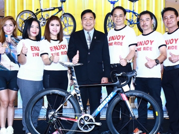 เพื่อคนรักสุขภาพ : ภวัต เลิศมุกดา รอง ผวจ.ชลบุรี เปิดงาน “ปั่น ปันรัก : Chonburi Bike For Life 3 @CentralPlaza Chonburi” ที่ศูนย์การค้าเซ็นทรัลพลาซา ชลบุรี นำรายได้ส่วนหนึ่งมอบโรงพยาบาลมะเร็งชลบุรี 
โดยมี พิสมัย สีหวัลลภ ผจก.ทั่วไป ศูนย์การค้าฯ และ นพ.สุทัศน์ ดวงดีเด่น ผอ.โรงพยาบาลฯ ร่วมงาน