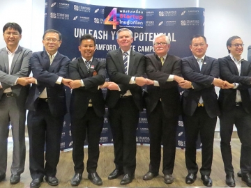 4 พลัง : มนต์ชัย ศรีเจริญศักดิ์ ผจก.ฝ่ายส่งเสริมการตลาด สำนักงานส่งเสริมอุตสาหกรรมซอฟต์แวร์แห่งชาติ ร่วมกับ คณะวิศวกรรมศาสตร์ สถาบันเทคโนโลยีพระจอมเกล้าเจ้าคุณทหารลาดกระบัง, มหาวิทยาลัยแสตมฟอร์ด และ Houston Technology Center จับมือร่วมกันบ่มเพาะและพัฒนาสตาร์ทอัพไทย