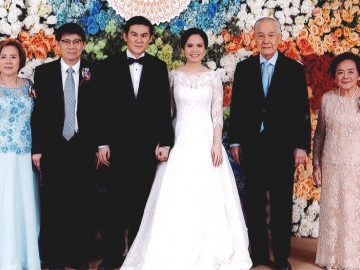 ฉลองสมรสพระราชทาน : อานันท์ ปันยารชุน อดีตนายกรัฐมนตรี เป็นประธานพิธีมงคลสมรสระหว่าง รุ่งพร เริงพิทยา บุตรี วิรุณ-กนิษฐา เริงพิทยา กับวุฒิพงศ์ ตระกูลรัตนาวงศ์ บุตร นายแพทย์กิตติ-ธีรนันท์ ตระกูลรัตนาวงศ์ ณ ห้องแกรนด์บอลรูม โรงแรมแชงกรี-ลา กรุงเทพฯ