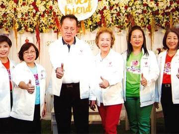 เลี้ยงเกษียณ : สุรพล เหล่าวิทวัส ผู้อำนวยการระดับสูง สรรพากรพื้นที่กรุงเทพมหานคร 11 รับเลี้ยงแสดงความยินดีในงานเลี้ยงเกษียณอายุ ซึ่งจัดขึ้นโดยเจ้าหน้าที่ ข้าราชการ ในสำนักงานสรรพากรพื้นที่กรุงเทพมหานคร 11 ท่ามกลางบรรยากาศอบอุ่นและเป็นกันเองที่ห้องแกรนด์บอลรูม โรงแรมดิ เอมเมอรัลด์