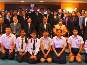 พัฒนาแผนการศึกษาแห่งชาติ : ดร.สมศักดิ์ ดลประสิทธิ์ รองเลขาธิการสภาการศึกษา เปิดการประชุม “การศึกษาแนวทางการเสริมสร้างธรรมาภิบาลในสถานศึกษาระดับการศึกษาขั้นพื้นฐาน” โดยมีผู้บริหารสถานศึกษาและผู้แทนชุมชนทั้งในเขตกรุงเทพฯ และจังหวัดต่างๆ ร่วมประชุม ที่โรงแรมรอยัลริเวอร์