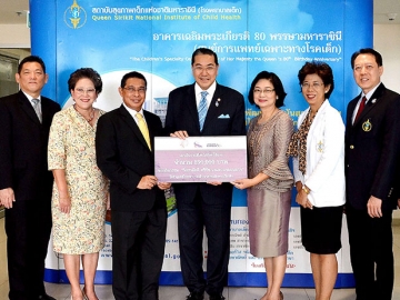 ทางพิเศษเชื่อมสุข : ศ.ดร.สุรเกียรติ์ เสถียรไทย ปธ.กก.โครงการเฉลิมพระเกียรติ 84 พรรษามหาราชินี สถาบันสุขภาพเด็กแห่งชาติฯ รับมอบเงิน 890,000 บาท จาก ณรงค์ เขียดเดช ผู้ว่าการการทางพิเศษแห่งประเทศไทย และ พเยาว์ มริตตนะพร กก.ผจก.บมจ.ทางด่วนและรถไฟฟ้ากรุงเทพ ร่วมสนับสนุนโครงการ