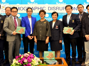เปิดตัวหนังสือ : สถาบันบัณฑิตบริหารธุรกิจ ศศินทร์ แห่งจุฬาฯ เปิดตัวหนังสือ การพัฒนากลยุทธ์ธุรกิจท่ามกลางความผกผันทางประชากร โดยมี รศ.ดร.จันทร์จรัส เรี่ยวเดชะ รอง ผอ.ด้านการสื่อสารสังคม สกว. เป็นประธานในการเปิดงาน ผลงานของ ศ.ดร.เกื้อ วงศ์บุญสิน,ศ.ดร.พัชราวลัย วงศ์บุญสิน และ ผศ.ดร.ชัยพงษ์ พงษ์พานิช ได้รับทุนสนับสนุนการจัดทำภายใต้โครงการวิจัยเมธีวิจัยอาวุโสจาก สกว.และจุฬาฯ เนื้อหาเกี่ยวกับการเปลี่ยนแปลงทางประชากรครั้งสำคัญในรูปแบบใหม่ที่กำลังเกิดขึ้นในประเทศต่างๆ และเขตเศรษฐกิจต่างๆ ทั่วโลก วางจำหน่ายแล้วที่เอเชียบุ๊ค และศูนย์หนังสือจุฬาฯ