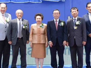 ได้ฤกษ์เปิด : บจ.ไทยโอซูก้า กลุ่มผู้นำบริษัทยาชั้นนำในประเทศไทยนำโดย ชินซึเกะ ยุอาสะประธานบริษัท และ ธนัญ สันตโยดม ประธาน กก. ตัวแทนบริหารฝ่าย กก. ได้ฤกษ์เปิดตัวโรงงานผลิตอาหารทางการแพทย์แห่งใหม่ และแห่งเดียวในประเทศไทยอย่างเป็นทางการ เพื่อรองรับตลาดที่ขยายตัวต่อเนื่องทั้งในและต่างประเทศ โดยมี ดร.อรรชกา สีบุญเรือง รมว.กระทรวงอุตสาหกรรม เป็นประธานในพิธีเปิด พร้อมด้วยบุญยสิทธิ์  โชควัฒนา  ประธานเครือสหพัฒน์, ชิโร ซาโดชิมะ ออท.ญี่ปุ่น, ชินอิจิ โอกาซาวาระประธานบ.โอซูก้า ฟาร์มาซูติคอล แฟตตอรี่ ประเทศญี่ปุ่น เข้าร่วมงาน ณ บจ.ไทยโอซูก้า