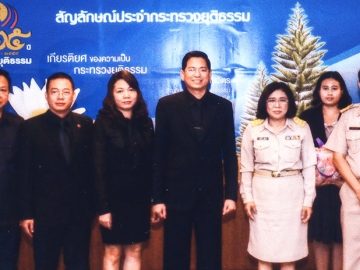 เชื่อมสัมพันธ์ : กรรณิการ์ แสงทอง รองปลัดกระทรวงยุติธรรม ต้อนรับ Mr.Nguyen Van Luc รองอธิบดีกรมบังคับคดี กระทรวงยุติธรรม สาธารณรัฐสังคมนิยมเวียดนาม พร้อมคณะ ในโอกาสเดินทางมาเพื่อแลกเปลี่ยนทางวิชาการ
ระหว่างไทยและเวียดนาม ด้านบังคับคดีทางแพ่ง ที่ศูนย์ราชการเฉลิมพระเกียรติฯ