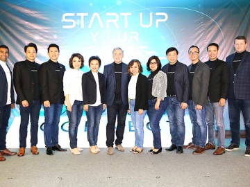 ธุรกิจยุคใหม่ : สุชาดา ธีรวชิรกุล ประธานบริหาร ยูนิลีเวอร์ เน็ทเวิร์ค บริษัท ยูนิลีเวอร์ ไทย เทรดดิ้ง จำกัด จัดงาน “สตาร์ท อัพ ยัวร์ ฟิวเจอร์ บาย ออมนิ คอนเน็ก งานที่เปิดโอกาสให้ผู้บริโภครุ่นใหม่ ได้ค้นหาตัวตนสู่การทำธุรกิจในยุคดิจิทัล โดยมี สุพัตรา เป้าเปี่ยมทรัพย์ ประธานเจ้าหน้าที่บริหารกลุ่มยูนิลีเวอร์ประเทศไทย, มร.คีธ ฮิกกิ้น (Mr.Keith Higgins) ผู้บริหารด้านดิจิทัล ยูนิลีเวอร์ สำนักงานใหญ่ ประเทศอังกฤษ ร่วมงาน ณ ยูนิลีเวอร์ เฮาส์ ถนนพระราม 9