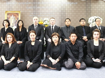 ไว้อาลัย : บริษัท ซิกน่า ประกันภัย จำกัด (มหาชน) นำโดย มร.จูเลียน เมงกัล ประธานเจ้าหน้าที่บริหารและผู้จัดการประจำประเทศไทย พร้อมคณะผู้บริหารและพนักงาน ได้จัดพิธีไว้อาลัยและบำเพ็ญกุศลเพื่อน้อมอุทิศถวายพระบาทสมเด็จพระปรมินทรมหาภูมิพลอดุลยเดช ด้วยสำนึกในพระมหากรุณาธิคุณอย่างหาที่สุดมิได้ ที่ทรงมีต่อพสกนิกรชาวไทยมาตลอดระยะเวลา 70 ปี