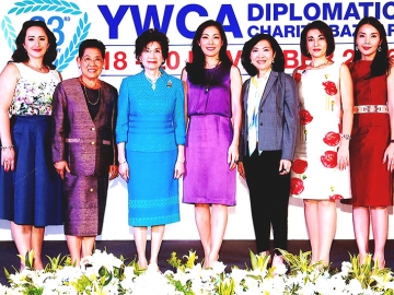 แถลงข่าว : สุพัตรา จิราธิวัฒน์ รองกรรมการผู้จัดการใหญ่ สำนักนโยบายองค์การสัมพันธ์และภาพลักษณ์ บริษัท กลุ่มเซ็นทรัล จำกัด ร่วมกับ มาดามจูริ เซคิกูชิ-โดรเฟนิก ภริยาเอกอัครราชทูตออสเตรีย ประจำประเทศไทย แถลงข่าวการจัดงานเทศการออกร้านนานาชาติครั้งใหญ่ที่สุดในประเทศกับงาน 63rd YWCA Diplomatic Charity Bazaar 2016 @ CentralWorld ระหว่างวันที่ 18-20 พฤศจิกายน 2559 ณ ศูนย์การค้าเซ็นทรัลเวิลด์