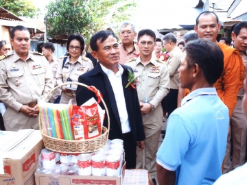 แกนนำเข้มแข็ง : พล.อ.ไพบูลย์ คุ้มฉายา รมว.ยุติธรรม พบปะเยี่ยมเยียนประชาชน เพื่อรับฟังสถานการณ์ยาเสพติด และติดตามผลการดำเนินงานป้องกันและแก้ไขปัญหายาเสพติด พร้อมเสวนากับแกนนำชุมชนและกลุ่มองค์กรต่างๆ ที่หมู่บ้านบ้านเสียว หมู่ 13 ตำบลวังชัย อำเภอน้ำพอง จังหวัดขอนแก่น