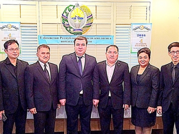 แนะนำ : H.E. Mr. Sherzod Soatov รองกงสุลประเทศอุซเบกิสถานประจำราชอาณาจักรไทย ประชาสัมพันธ์วันเลือกตั้งประธานาธิบดี ที่จะมีขึ้นในวันที่ 4 ธ.ค.นี้ ตลอดจนแนะนำประเทศอุซเบกิสถาน ท่ามกลางกงสุลกิตติมศักดิ์จากประเทศต่างๆ และแขกผู้มีเกียรติมากมาย ณ ทำเนียบทูตอุซเบกิสถาน ถนนวิทยุ