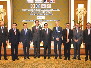 เลี้ยงรับรอง : สีหศักดิ์ พวงเกตุแก้ว เอกอัครราชทูตไทยประจำประเทศฝรั่งเศส เป็นประธานในงานเลี้ยงอาหารกลางวันแก่คณะผู้บริหารระดับสูงภาคธุรกิจ จากสภาธุรกิจฝรั่งเศส เนื่องในโอกาสเดินทางมาเยือนประเทศไทยอย่างเป็นทางการ ณ ห้องวิมานสุริยา โรงแรมดุสิตธานี