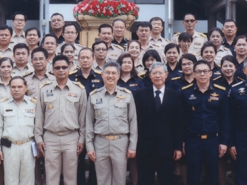 พัฒนาประสิทธิภาพ : ชาญเชาวน์ ไชยานุกิจ ปลัดกระทรวงยุติธรรม เปิดการอบรมหลักสูตร “ผู้บริหารงาน
ยุติธรรมระดับสูง (บธส.) รุ่น 3” เพื่อให้เป็นผู้นำที่มีวิสัยทัศน์และพัฒนาขีดความสามารถ พร้อมเป็นกลไกของรัฐในการขับเคลื่อนยุทธศาสตร์องค์กรให้เกิดประสิทธิผล จัดโดย สถาบันที่ปรึกษาเพื่อพัฒนาประสิทธิภาพในราชการ(สปร.) ร่วมกับ สำนักพัฒนาบุคลากร กระทรวงยุติธรรม ที่ สำนักงานคณะกรรมการข้าราชการพลเรือน (ก.พ.) จังหวัดนนทบุรี