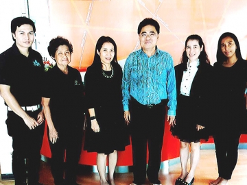 เทศกาลลอยกระทง : จิดาภา พรรณรัตน์ หัวหน้าศูนย์เยาวชนบางขุนเทียน และ จักรพันธ์ วรอาคาร เลขานุการสมาคมเสริมความงามแห่งประเทศไทย ประชุมคณะกรรมการจัดงาน “ประเพณีลอยกระทง” ณ ศูนย์เยาวชนบางขุนเทียน 
ถนนพระราม 2 โดยมี ทัศนีย์ ตั้งพระคุณ ประธานกองทุนแม่ของแผ่นดิน เคหะชุมชนธนบุรี 1 ร่วมประชุมด้วย