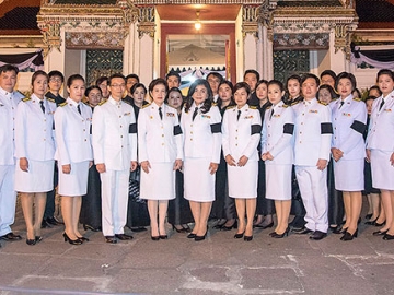 ร่วมพระพิธีธรรม : จีราวรรณ บุญเพิ่ม ประธานกรรมการบริหาร ETDA และ สุรางคณา วายุภาพ ผู้อำนวยการ ETDA พร้อมด้วยคณะผู้บริหารและเจ้าหน้าที่เข้าร่วมพระพิธีธรรมสวดพระอภิธรรมพระบรมศพพระบาทสมเด็จพระปรมินทรมหาภูมิพลอดุลยเดช ณ พระที่นั่งดุสิตมหาปราสาท พระบรมมหาราชวัง