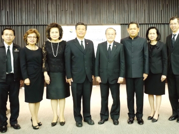 บรรยายพิเศษ : ดร.สุเมธ ตันติเวชกุล กรรมการและเลขาธิการมูลนิธิชัยพัฒนา ให้เกียรติเป็นผู้บรรยายพิเศษ ในหัวข้อ “รัชกาลที่ 9 ของปวงชนชาวไทย” ให้กับนักศึกษาสถาบันวิทยาการตลาดทุน รุ่น 23 หรือ วตท. 23 โดยมี พล.อ.ธารไชยยันต์ ศรีสุวรรณ, ชาติชาย กริชชาญชัย, วรรณี ลีลาเวชบุตร, กฤษณ์ อิ่มแสง เข้าร่วม ณ ห้องประชุมชั้น 2 สถาบันวิทยาการตลาดทุน