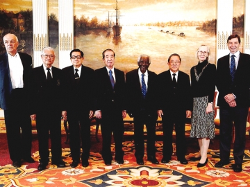 ประชุม : ศ.นพ.วิจารณ์ พานิช ประธานคณะกรรมการรางวัลนานาชาติมูลนิธิรางวัลสมเด็จเจ้าฟ้ามหิดลฯ จัดประชุมพิจารณาคัดเลือกผู้สมควรได้รับพระราชทานรางวัลสมเด็จเจ้าฟ้ามหิดล ประจำปี พ.ศ. 2559 ที่ห้องเอมบาสซี่ โรงแรมแมนดาริน โอเรียนเต็ล กรุงเทพฯ โดยมี ศ.นพ.วิศิษฎ์ สิตปรีชา, ศ.นพ.ไกรสิทธิ์ ตันติศิรินทร์, ศาสตราจารย์ ทาดามิสสุ 
คิชิโมโต และ ศาสตราจารย์อาเดโตคุนโบ โอ ลูคัส ร่วมงานด้วย