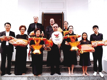 กฐินสามัคคี : สุทธิเกียรติ จิราธิวัฒน์ เป็นประธานถวายผ้าพระกฐินประจำปี 2559 ณ พระอุโบสถ วัดจิราธิวัฒน์ ต.โคกกรวด จ.นครราชสีมา เพื่อสร้างศาลาปฏิบัติธรรม โดยมี รัตตนา นรพัลลภ, สมกมล เวชชาชีวะ, สังข์ ว่องปรีชา, พิชิตปรีชา สุระชน, โรเบิร์ท มัวเวอร์-ลอฟเฟลอร์, ออสติน โรบินสัน, วิภา เจ้าพิทักษ์วงศ์, อิทธิวัฒน์ จิราธิวัฒน์ และ สุพิชชา จิราธิวัฒน์ ไปร่วมอนุโมทนาบุญด้วย