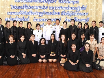 กฐินพระราชทาน : พล.อ.อ.ประจิน จั่นตอง รองนายกรัฐมนตรี และรักษาการรัฐมนตรีว่าการกระทรวงดิจิทัล เพื่อเศรษฐกิจและสังคม (ดีอี) เป็นประธานพิธีถวายผ้าพระกฐินพระราชทาน ประจำปี 2559 โดยมีผู้บริหารและเจ้าหน้าที่ของสำนักงานพัฒนาธุรกรรมทางอิเล็กทรอนิกส์ (องค์การมหาชน) (สพธอ.) หรือ ETDA (เอ็ตด้า) ร่วมพิธี ณ วัดมณีชลขัณฑ์ ตำบลพรหมมาสตร์ อำเภอเมืองลพบุรี จังหวัดลพบุรี