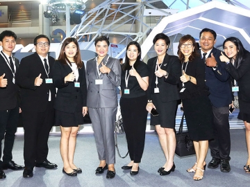 สานภารกิจ : วีราภรณ์ เจริญวิวัฒนพงษ์ ผู้อำนวยการส่วนงานวิเคราะห์โครงการและติดตามประเมินผลสำนักงานกองทุนวิจัยและพัฒนากิจการกระจายเสียง กิจการโทรทัศน์ และกิจการโทรคมนาคม เพื่อประโยชน์สาธารณะ ภายใต้การกำกับดูแลของสำนักงาน กสทช.พร้อมคณะ ในงาน ITU Telecom World 2016 ณ อาคาร
ชาเลนเจอร์ ศูนย์แสดงสินค้าและการประชุมอิมแพค เมืองทองธานี