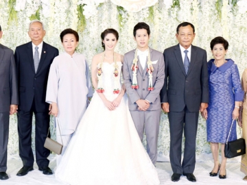 การมีส่วนร่วม : ดร.พะโยม ชิณวงศ์ รองเลขาธิการคณะกรรมการการศึกษาขั้นพื้นฐาน(สพฐ.) เปิดการประชุม “การจัดทำหลักสูตรฝึกอบรมเชิงปฏิบัติการในการพัฒนาศักยภาพครู” โดยมี ดร.พิเชฎษ์ จับจิตต์ รองผอ.สำนักวิชาการและมาตรฐานการศึกษา สพฐ. และ ดร.วีร์ ระวัง ร่วมประชุมที่โรงแรมรอยัลริเวอร์