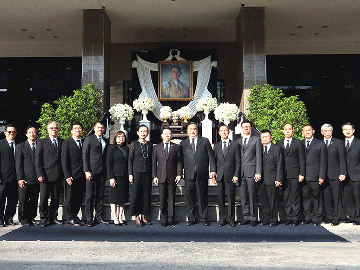 “รวมพลังแห่งความภักดี” : บริษัท ไทยเบฟเวอเรจ จำกัด (มหาชน) นำโดย ฐาปน สิริวัฒนภักดี กรรมการผู้อำนวยการการใหญ่ พร้อมด้วยคณะผู้บริหาร ร่วมกิจกรรม “รวมพลังแห่งความภักดี” ตามแนวคิดของ พล.อ.ประยุทธ์ จันทร์โอชา นายกรัฐมนตรี ที่จัดพร้อมกันทั่วประเทศ เพื่อประกาศความจงรักภักดี และร่วมรำลึกถึงพระบาทสมเด็จพระปรมินทรมหาภูมิพลอดุลยเดช เนื่องในโอกาสวันคล้ายวันพระราชสมภพ 89 พรรษา 5 ธันวาคม 2559 โดยมีการถวายสัตย์ปฏิญาณตนแสดงความจงรักภักดี และร่วมร้องเพลงสรรเสริญพระบารมี ณ อาคารแสงโสม