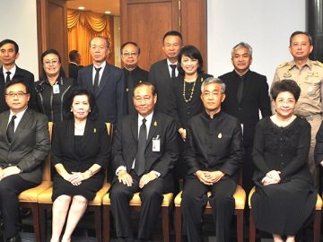 ประชุมครั้งที่ 12 : พล.อ.อ.ชลิต พุกผาสุข องคมนตรี เป็นประธานในการประชุมคณะกรรมการจัดสร้างพระสมเด็จองค์ปฐม “พระพุทธเมตตา” ซึ่งจัดสร้างด้วยนิลรัตนะทั้งองค์ หน้าตักกว้าง 29 เมตร สูง 45 เมตร ประดิษฐาน ณ วัดเทพประทาน อ.สอยดาว จ.จันทบุรี เพื่อถวายพระราชกุศลแด่ พระบาทสมเด็จพระปรมินทรมหาภูมิพลอดุลยเดช โดยมี วิทูรัช ศรีนาม ผวจ.จันทบุรี, สวัสดิ์ หอรุ่งเรือง รองประธานกรรมการจัดสร้างฯ, พล.ต.อ.นิสสัย บุญศิริ และ พล.อ.อ.เผด็จ วงษ์ปิ่นแก้ว ร่วมประชุม ณ ทำเนียบองคมนตรี